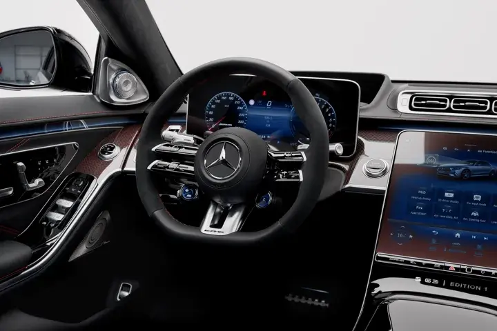 https://driveme-uae-kings.s3.me-central-1.amazonaws.com/media/images/cars/kings-uae-car-0548069d-da7f-483b-99ee-b9fe3552499b_preview.webp