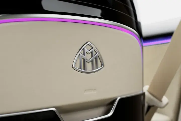 https://driveme-uae-kings.s3.me-central-1.amazonaws.com/media/images/cars/kings-uae-car-06b9272e-1d38-447c-83ea-4fed30154c03_preview.webp