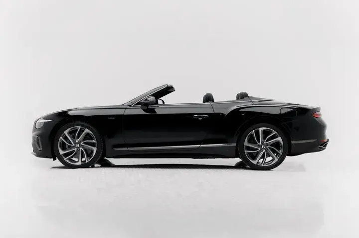 https://driveme-uae-kings.s3.me-central-1.amazonaws.com/media/images/cars/kings-uae-car-095ac381-1a7f-4590-810a-34fad78c335f_preview.webp