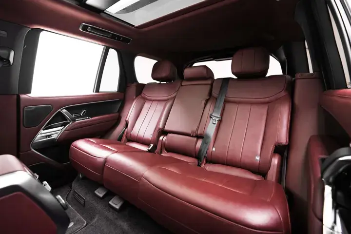 https://driveme-uae-kings.s3.me-central-1.amazonaws.com/media/images/cars/kings-uae-car-0f7b040a-76d2-484d-ab0c-914bbafa4bbb_preview.webp