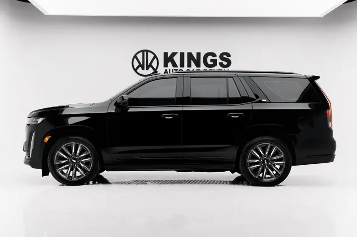 https://driveme-uae-kings.s3.me-central-1.amazonaws.com/media/images/cars/kings-uae-car-142a4c54-3ede-4e86-805d-a7e0562d337d_preview.webp