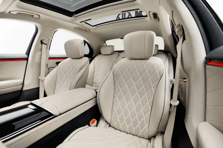 https://driveme-uae-kings.s3.me-central-1.amazonaws.com/media/images/cars/kings-uae-car-151456ae-1463-4bfd-8a66-f6af09c7a025_preview.webp