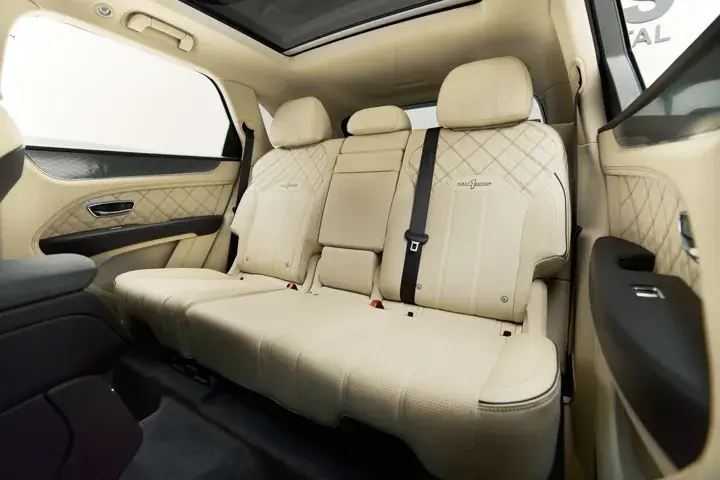 https://driveme-uae-kings.s3.me-central-1.amazonaws.com/media/images/cars/kings-uae-car-15969953-c980-4cef-ad59-8f052f0a27c0_preview.webp