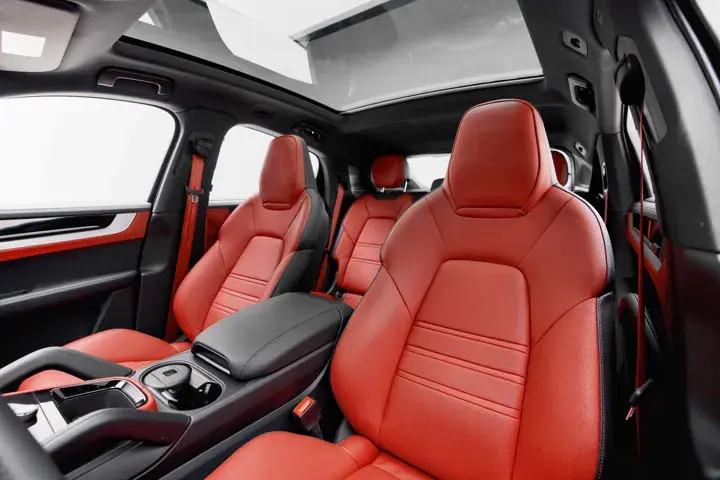 https://driveme-uae-kings.s3.me-central-1.amazonaws.com/media/images/cars/kings-uae-car-15b478d7-9b50-418f-80e8-5bc827d77f3b_preview.webp