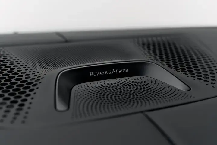 https://driveme-uae-kings.s3.me-central-1.amazonaws.com/media/images/cars/kings-uae-car-1ca2815b-4f5b-4088-ab1e-f8d279633cd0_preview.webp