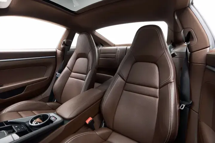 https://driveme-uae-kings.s3.me-central-1.amazonaws.com/media/images/cars/kings-uae-car-1ce778a8-f9b0-482f-92e0-b076ae1e14aa_preview.webp