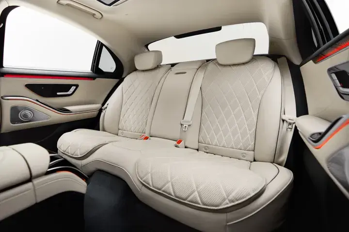 https://driveme-uae-kings.s3.me-central-1.amazonaws.com/media/images/cars/kings-uae-car-2270d6c6-9b89-4442-80fd-7a68af34c426_preview.webp