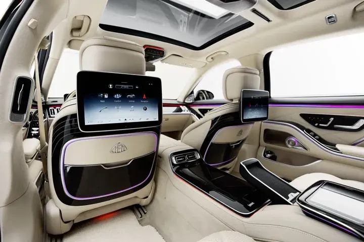 https://driveme-uae-kings.s3.me-central-1.amazonaws.com/media/images/cars/kings-uae-car-29817858-0911-4f14-9dd2-bab506647f1d_preview.webp