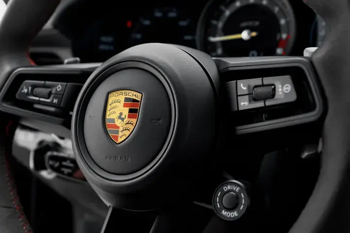 https://driveme-uae-kings.s3.me-central-1.amazonaws.com/media/images/cars/kings-uae-car-317ec333-66d8-46e9-a3ff-1a5ad0a4bb0d_preview.webp