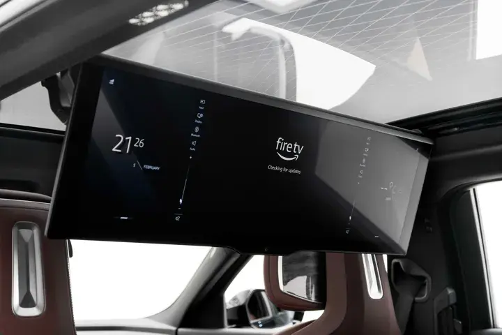 https://driveme-uae-kings.s3.me-central-1.amazonaws.com/media/images/cars/kings-uae-car-36bc7d8b-3f47-4507-8a48-54c3a24995ee_preview.webp