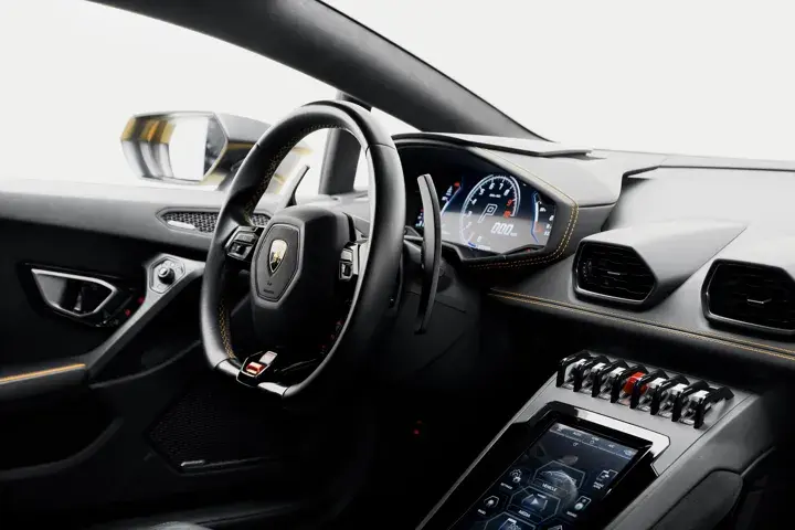https://driveme-uae-kings.s3.me-central-1.amazonaws.com/media/images/cars/kings-uae-car-3c996997-446b-4b4b-86f3-9c2addbd22a2_preview.webp