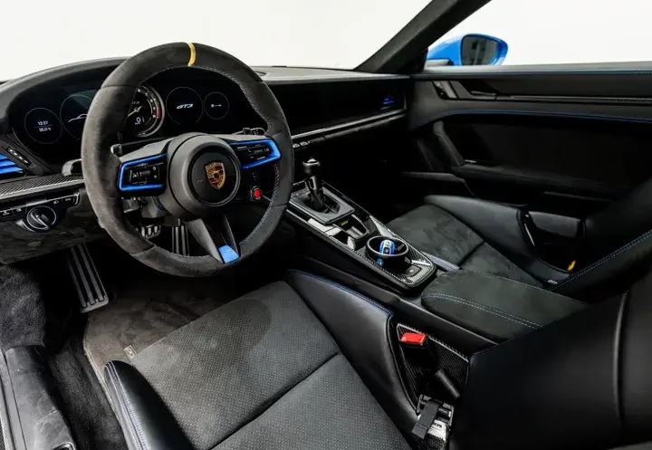 https://driveme-uae-kings.s3.me-central-1.amazonaws.com/media/images/cars/kings-uae-car-3f9e7940-ef3a-4a0c-877b-4045dca6fecf_preview.webp
