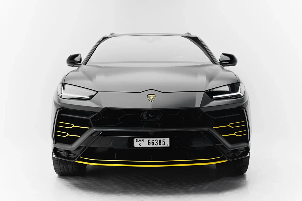 https://driveme-uae-kings.s3.me-central-1.amazonaws.com/media/images/cars/kings-uae-car-5202fda2-196d-41c5-b9c2-ea3b2f0eee80.webp