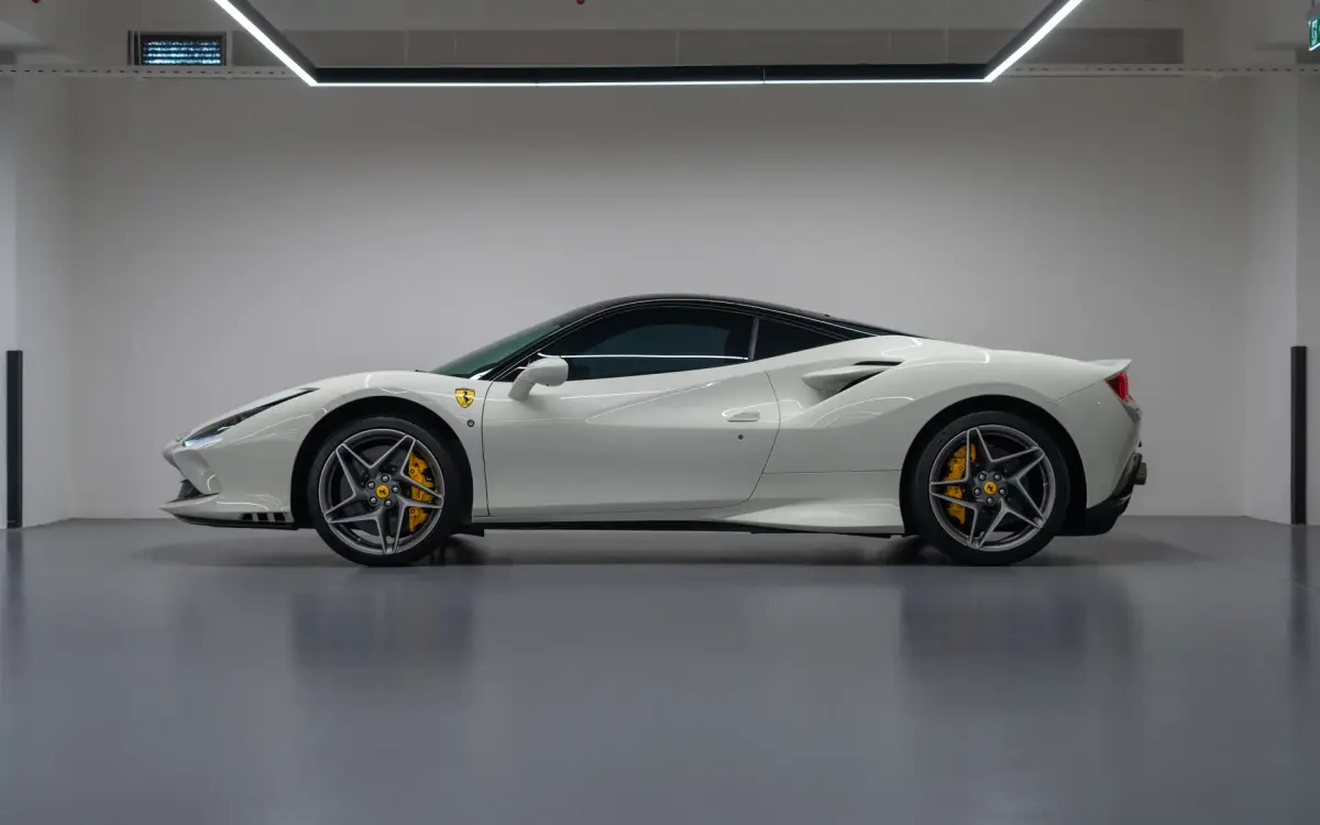 https://driveme-uae-kings.s3.me-central-1.amazonaws.com/media/images/cars/kings-uae-car-558f5936-96e9-46f5-a2ff-7cc18515b2f4.webp