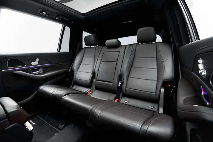 https://driveme-uae-kings.s3.me-central-1.amazonaws.com/media/images/cars/kings-uae-car-5adb473e-570c-408a-9415-8946b1f84381_preview.webp