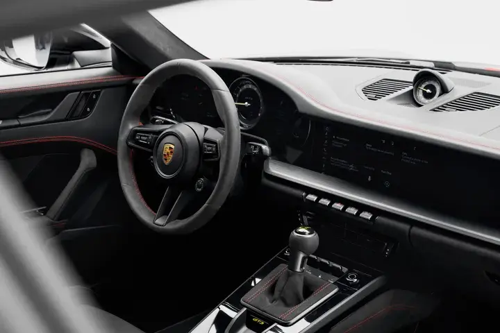 https://driveme-uae-kings.s3.me-central-1.amazonaws.com/media/images/cars/kings-uae-car-6435920a-c67f-489b-8091-d5dd7fa3738a_preview.webp