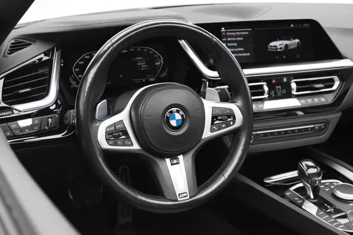 https://driveme-uae-kings.s3.me-central-1.amazonaws.com/media/images/cars/kings-uae-car-65d8c6f2-6b62-44c9-9f5b-1878eb5b6b40_preview.webp