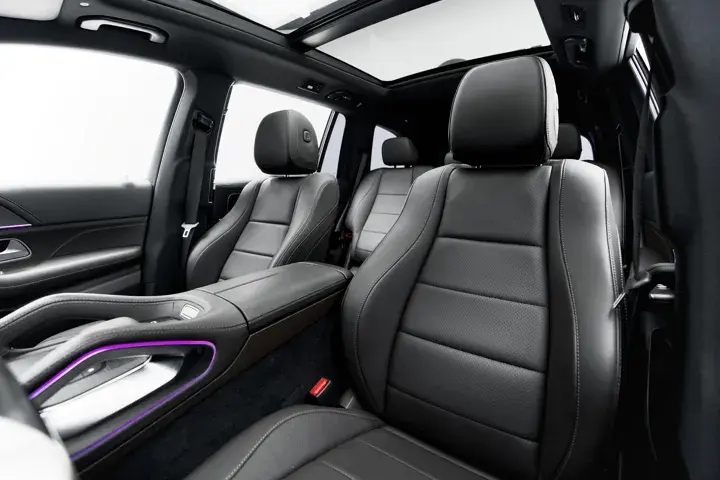 https://driveme-uae-kings.s3.me-central-1.amazonaws.com/media/images/cars/kings-uae-car-70d2e391-bb5f-4c53-a702-ca4e7c1907d1_preview.webp