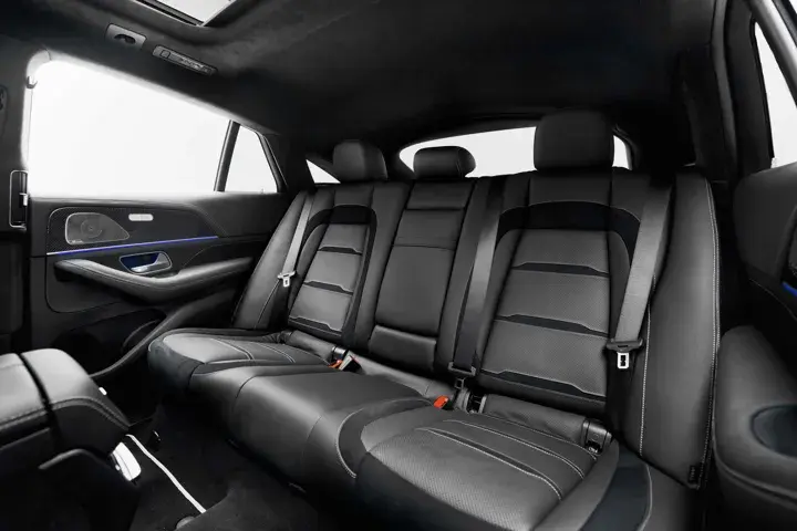 https://driveme-uae-kings.s3.me-central-1.amazonaws.com/media/images/cars/kings-uae-car-7ad071c2-6364-4219-817b-f9f253a7da3d_preview.webp