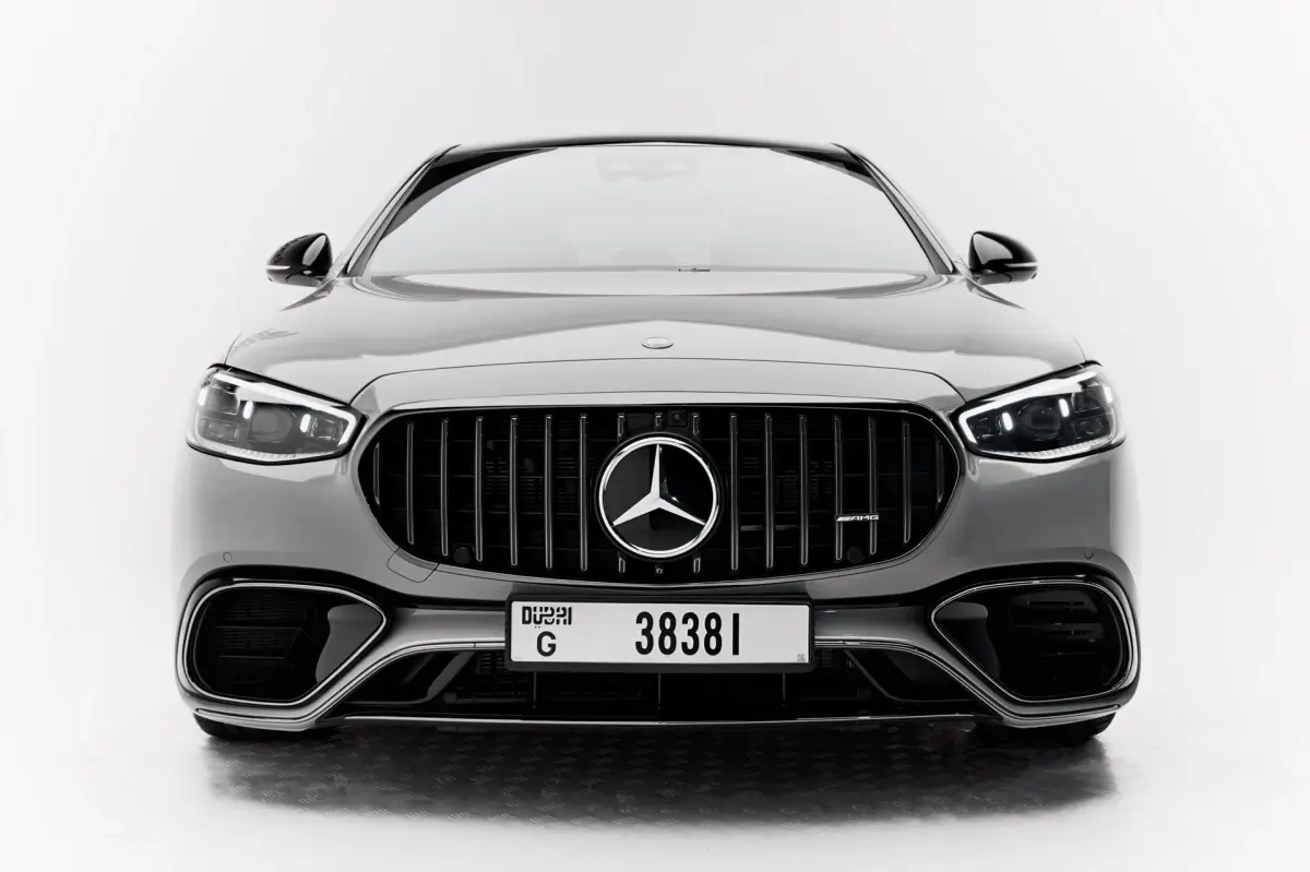 https://driveme-uae-kings.s3.me-central-1.amazonaws.com/media/images/cars/kings-uae-car-7b908286-2f03-4096-a5e4-4d0fac5c30c4.webp