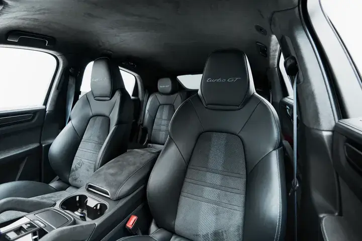 https://driveme-uae-kings.s3.me-central-1.amazonaws.com/media/images/cars/kings-uae-car-82f23ea8-ee52-4a29-ba61-674010057172_preview.webp