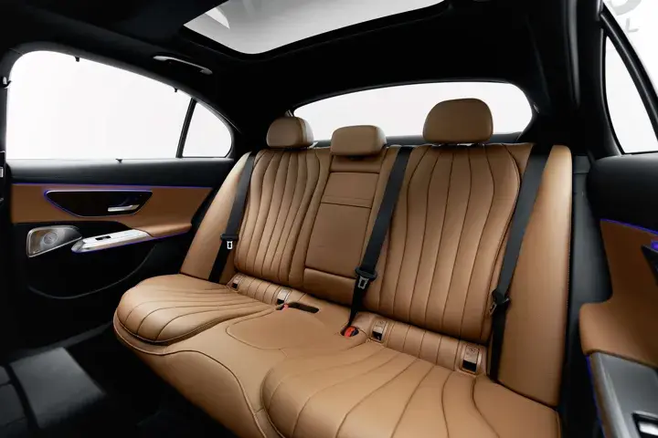 https://driveme-uae-kings.s3.me-central-1.amazonaws.com/media/images/cars/kings-uae-car-85b9a08c-cd11-42f2-ba91-bb047b91e080_preview.webp