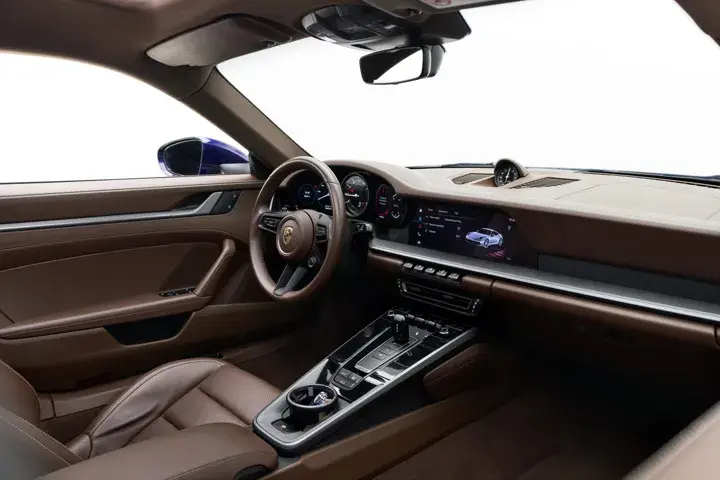 https://driveme-uae-kings.s3.me-central-1.amazonaws.com/media/images/cars/kings-uae-car-89a93a75-4ed8-465d-88a9-d40e80346a52_preview.webp