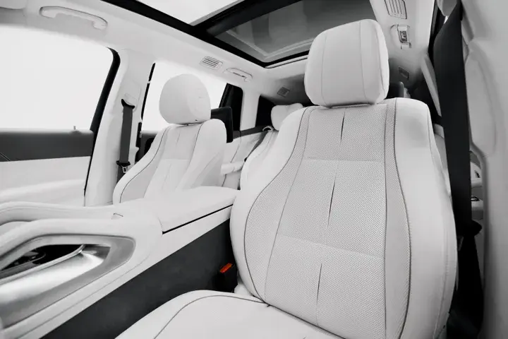 https://driveme-uae-kings.s3.me-central-1.amazonaws.com/media/images/cars/kings-uae-car-8a0d82e5-9033-453b-8315-6aaa33844149_preview.webp