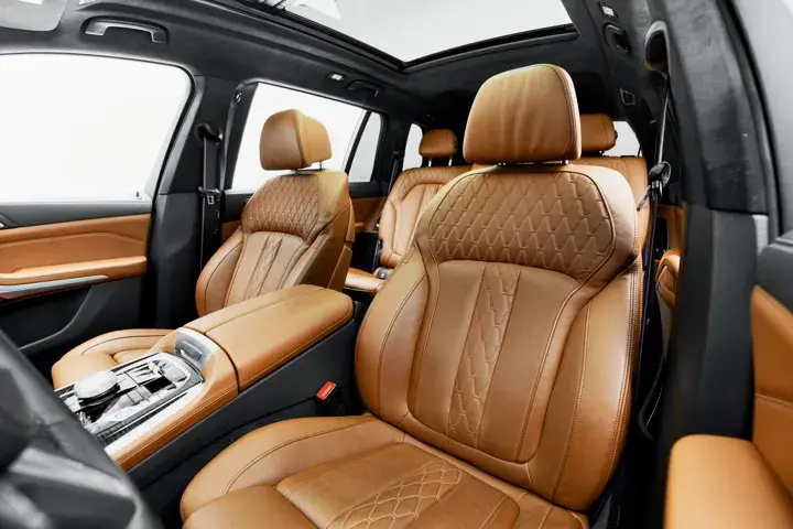 https://driveme-uae-kings.s3.me-central-1.amazonaws.com/media/images/cars/kings-uae-car-8def6bb1-49ab-4325-9084-7e41f6923e53_preview.webp