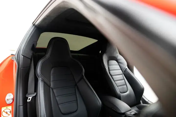 https://driveme-uae-kings.s3.me-central-1.amazonaws.com/media/images/cars/kings-uae-car-922d284f-43f8-4573-bd86-757d37c3e6cd_preview.webp