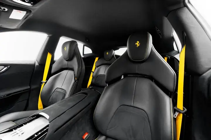 https://driveme-uae-kings.s3.me-central-1.amazonaws.com/media/images/cars/kings-uae-car-98f3bb26-dceb-430a-a405-14e886005da6_preview.webp