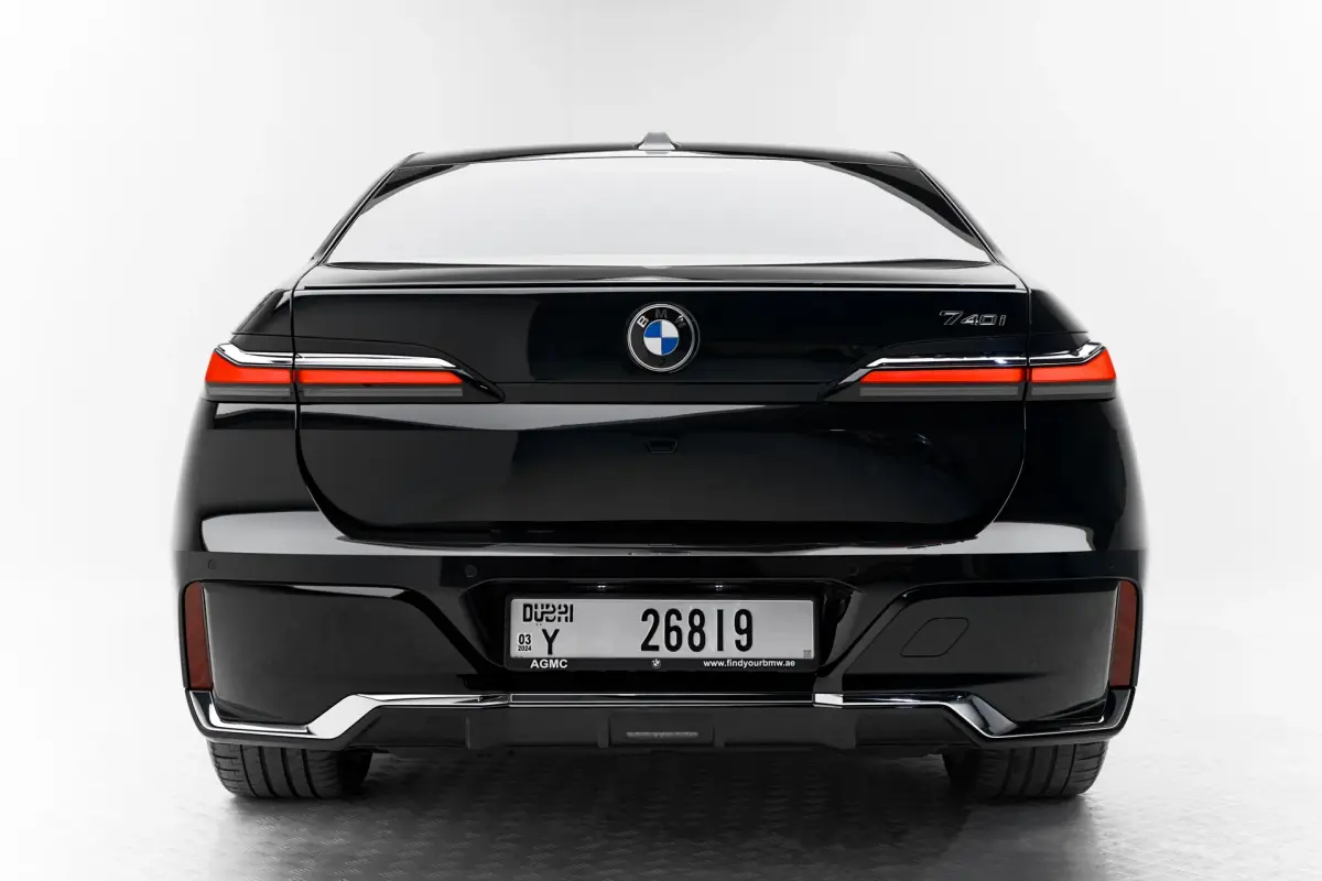 https://driveme-uae-kings.s3.me-central-1.amazonaws.com/media/images/cars/kings-uae-car-9e913bcb-e36d-47f1-9bb3-7d1a85b38020.webp