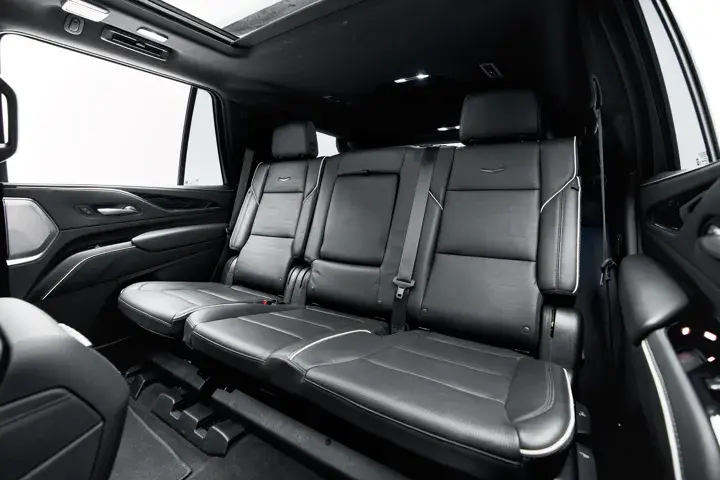 https://driveme-uae-kings.s3.me-central-1.amazonaws.com/media/images/cars/kings-uae-car-a146e24b-2098-4b00-89fb-5ed90269d8bd_preview.webp