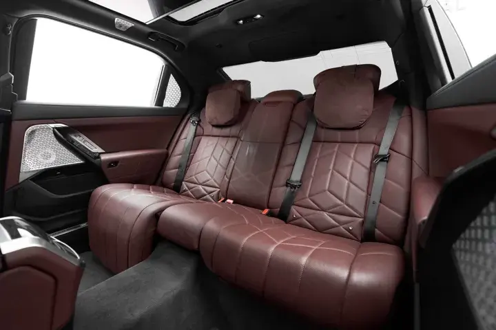 https://driveme-uae-kings.s3.me-central-1.amazonaws.com/media/images/cars/kings-uae-car-a99d6a04-748e-47f6-b550-e287c0ded755_preview.webp