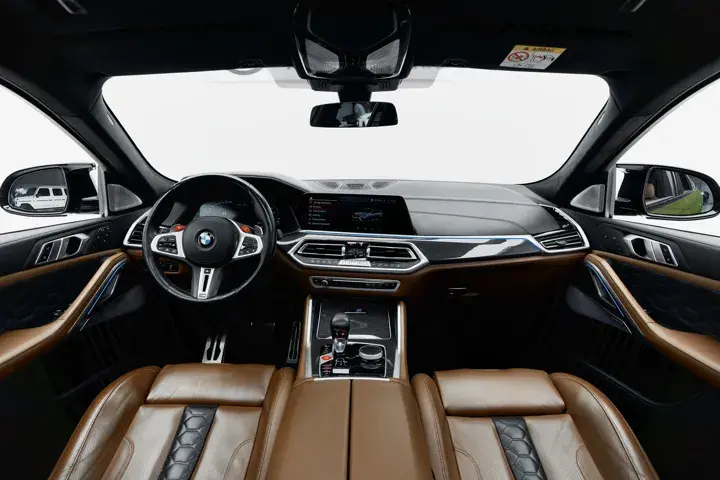 https://driveme-uae-kings.s3.me-central-1.amazonaws.com/media/images/cars/kings-uae-car-ab3d574a-df0b-45e9-94e0-bd35bfc0ba4c_preview.webp