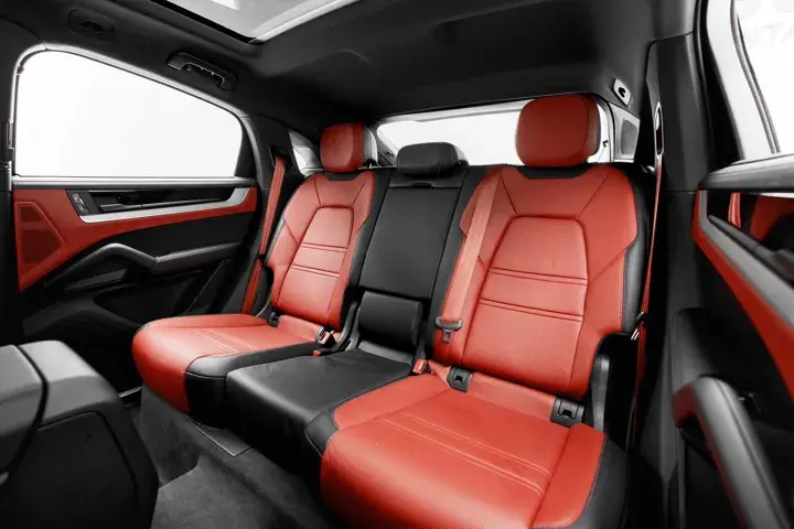 https://driveme-uae-kings.s3.me-central-1.amazonaws.com/media/images/cars/kings-uae-car-b7bfe313-a574-4bdb-b572-ccf3277e739e_preview.webp