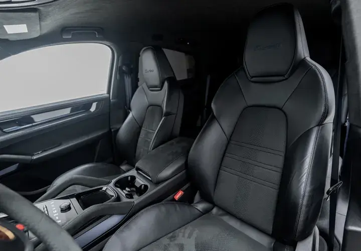 https://driveme-uae-kings.s3.me-central-1.amazonaws.com/media/images/cars/kings-uae-car-b9014335-a8fc-4928-abdb-acc2c7bf7080_preview.webp