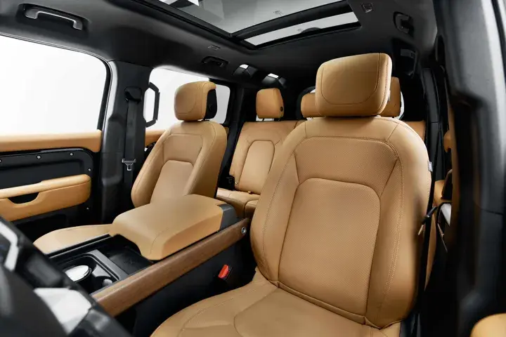 https://driveme-uae-kings.s3.me-central-1.amazonaws.com/media/images/cars/kings-uae-car-b95e9409-b6bc-4bf6-ae45-1a695483d872_preview.webp
