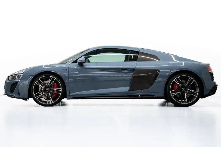 https://driveme-uae-kings.s3.me-central-1.amazonaws.com/media/images/cars/kings-uae-car-bd758668-dc3c-4d27-8b97-0dbc70e320d0_preview.webp