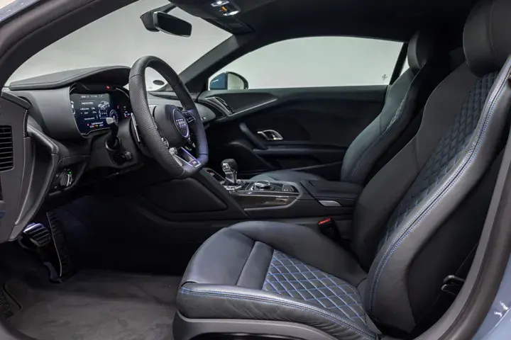 https://driveme-uae-kings.s3.me-central-1.amazonaws.com/media/images/cars/kings-uae-car-c29e708b-8dbb-40e2-9abe-e281b43a71cd_preview.webp