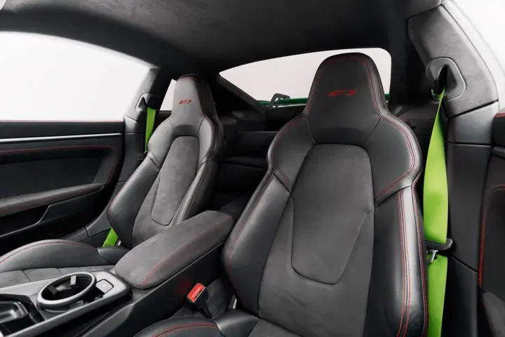 https://driveme-uae-kings.s3.me-central-1.amazonaws.com/media/images/cars/kings-uae-car-cca49b8b-ef22-4145-aa7b-6f41163094f3_preview.webp