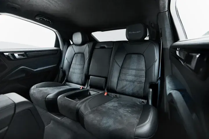 https://driveme-uae-kings.s3.me-central-1.amazonaws.com/media/images/cars/kings-uae-car-da29e3dd-93b3-482c-8569-6893b3eea5ee_preview.webp
