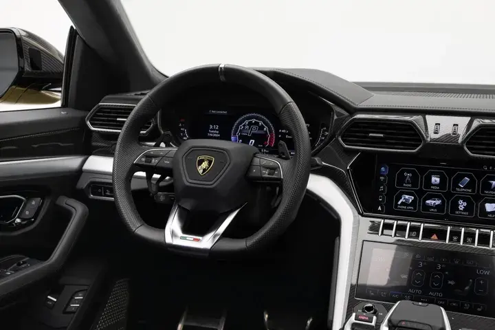 https://driveme-uae-kings.s3.me-central-1.amazonaws.com/media/images/cars/kings-uae-car-ddff692d-9b88-4ce3-8101-395b81caa905_preview.webp