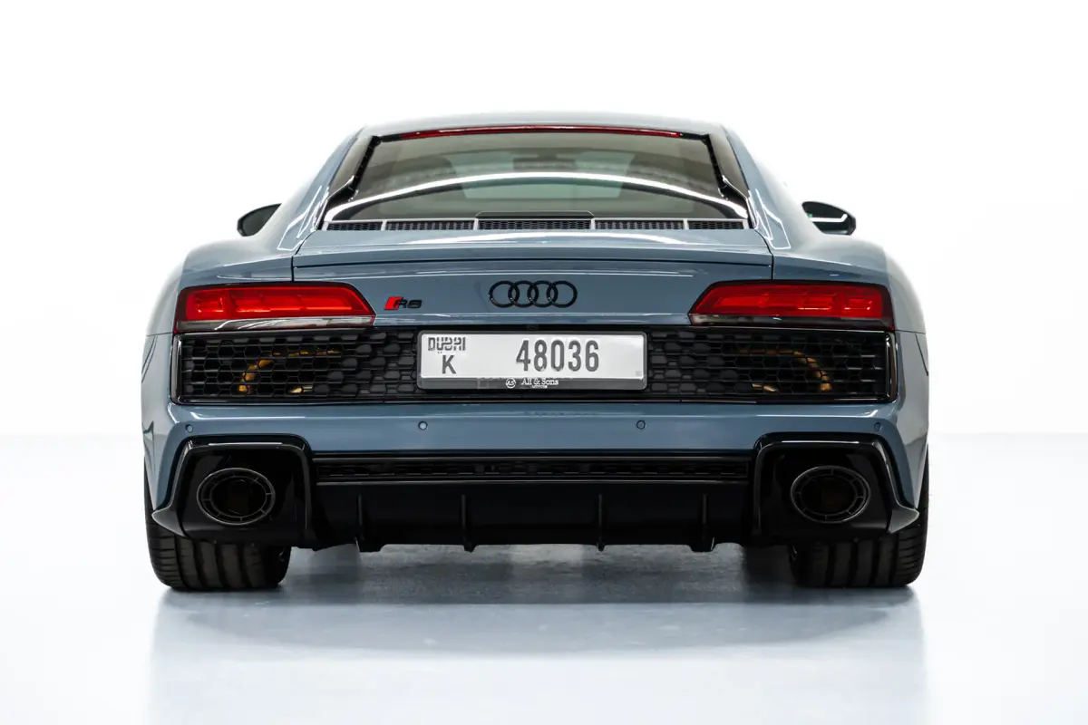 https://driveme-uae-kings.s3.me-central-1.amazonaws.com/media/images/cars/kings-uae-car-e0b2e2f0-d9e3-42ae-be72-cfc291fd10e8.webp