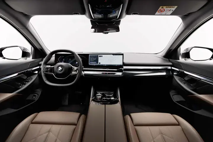 https://driveme-uae-kings.s3.me-central-1.amazonaws.com/media/images/cars/kings-uae-car-e12132f8-9ea3-4ef4-bca1-39a1b2ed57aa_preview.webp