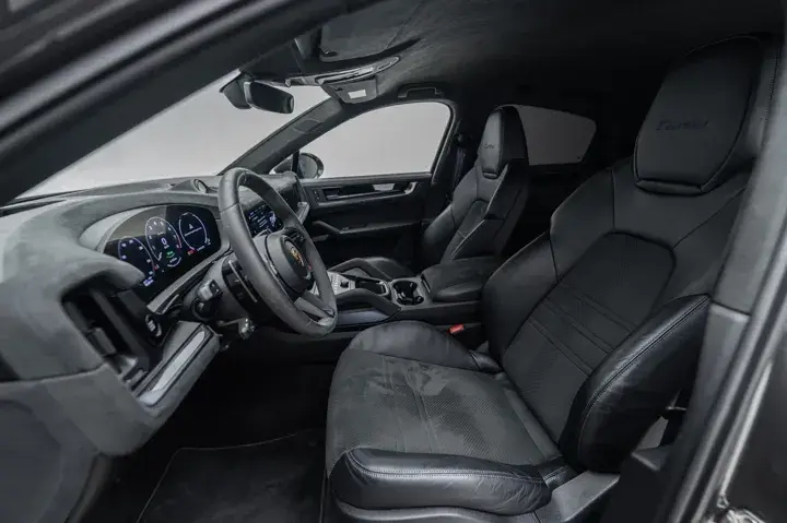 https://driveme-uae-kings.s3.me-central-1.amazonaws.com/media/images/cars/kings-uae-car-e228a341-6449-4cae-8a30-45282ca0c689_preview.webp