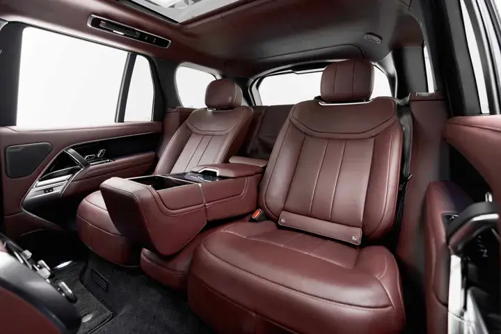 https://driveme-uae-kings.s3.me-central-1.amazonaws.com/media/images/cars/kings-uae-car-e64335b5-70fe-443c-8bdd-a28f2e6c6c87_preview.webp