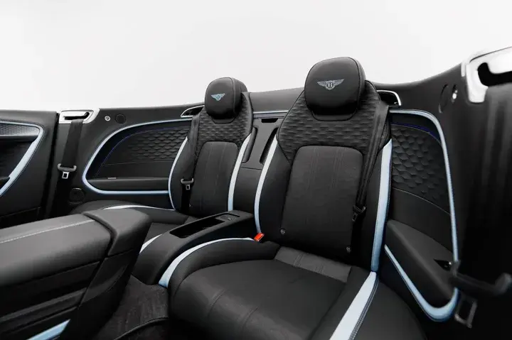 https://driveme-uae-kings.s3.me-central-1.amazonaws.com/media/images/cars/kings-uae-car-e93a5018-2a29-4d76-a715-9c2955b2f045_preview.webp