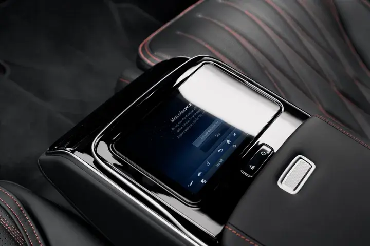 https://driveme-uae-kings.s3.me-central-1.amazonaws.com/media/images/cars/kings-uae-car-ecd7b468-042f-4b51-8c52-9a9223009559_preview.webp