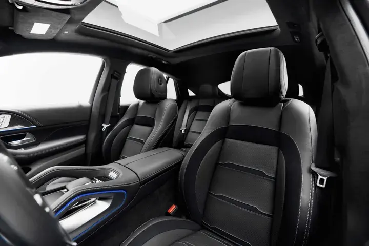 https://driveme-uae-kings.s3.me-central-1.amazonaws.com/media/images/cars/kings-uae-car-f3d27f32-25e8-439a-8d89-829b51ef3e8c_preview.webp